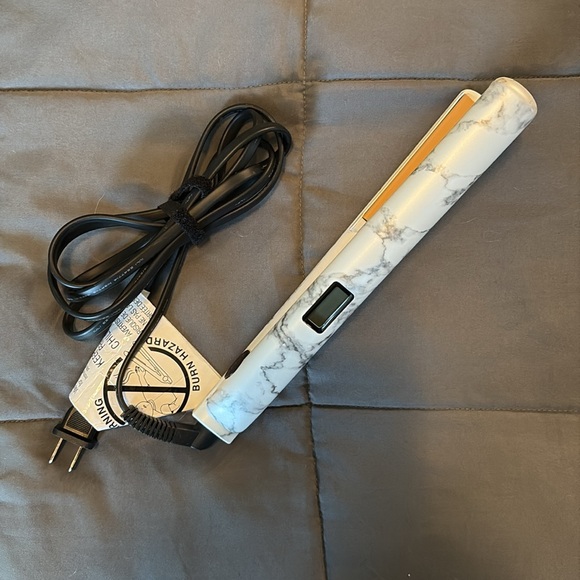 Chi Chi London Other - Chi original digital ceramic hairstyling iron, 1” modern marble Limited Edition